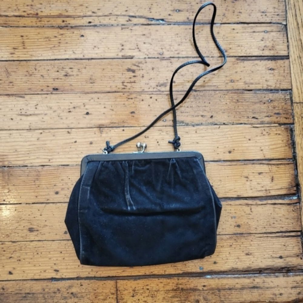 Vintage Black Velvet Silver Clasp Closure Purse‎